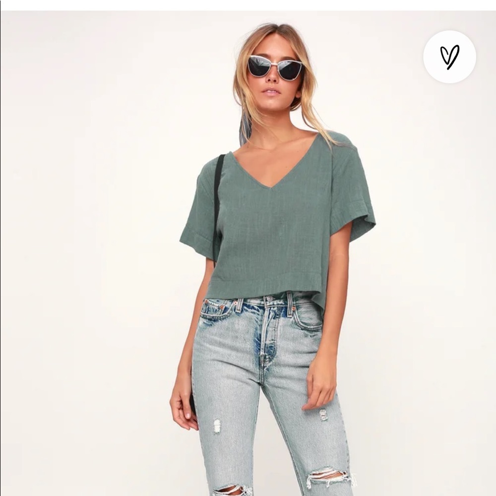 NWOT Lulu’s Signorina Grey Short Sleeve Top